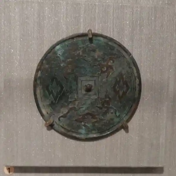 Bronze mirror with four-point diamond-like and coiling kuid dragons pattern, National Palace Museum